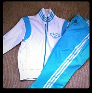 Adidas track suit reposh☺